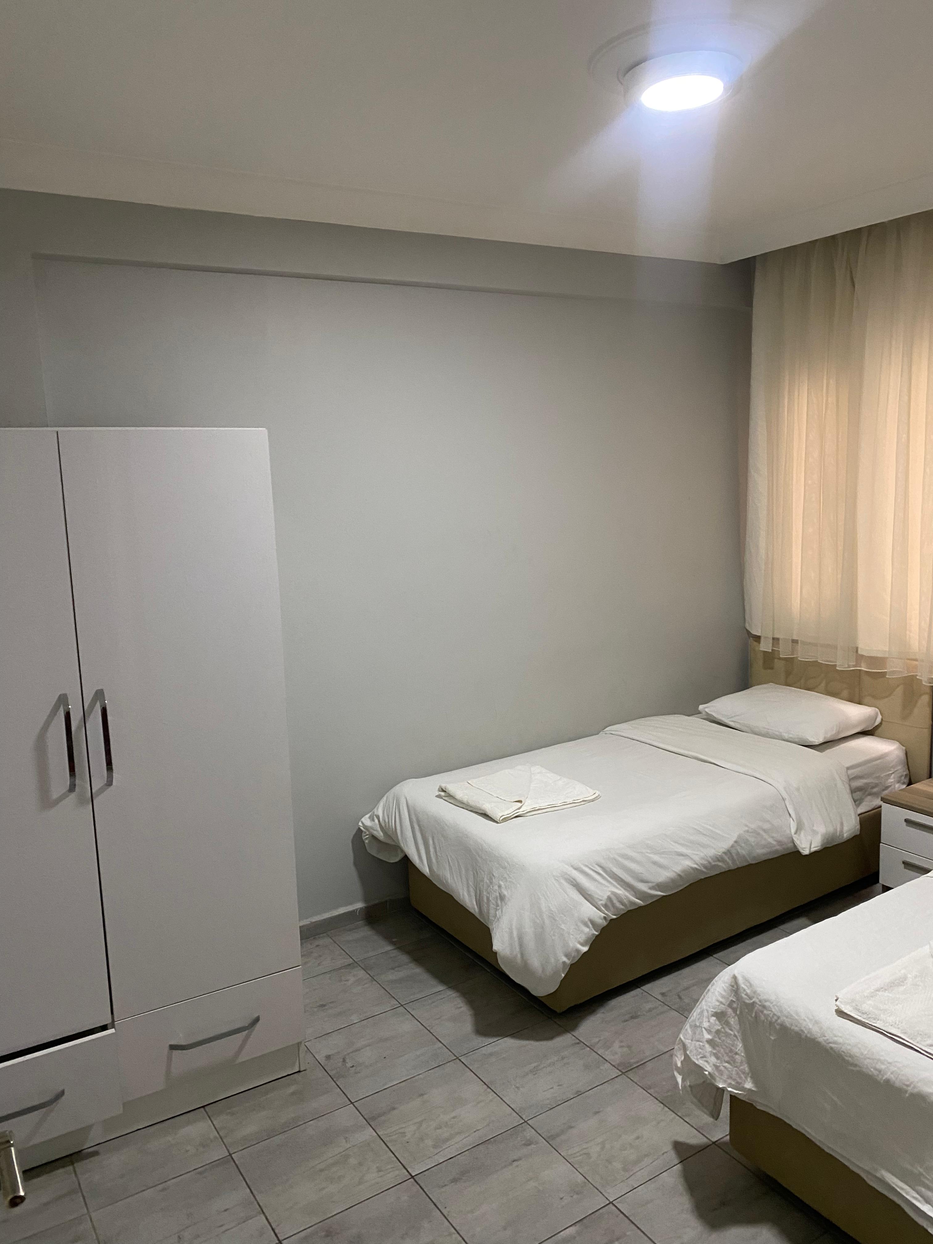 Çift Kişilik Apart